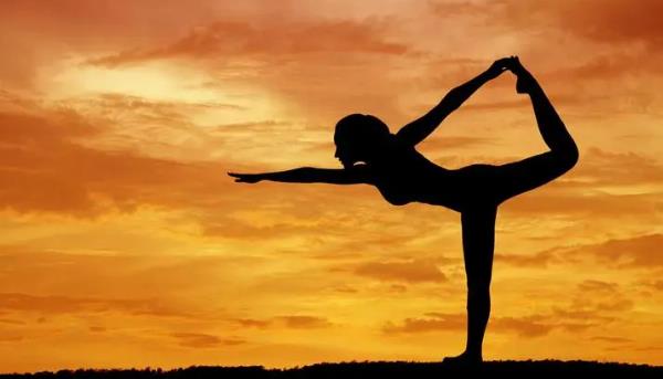 瘦腿瑜伽动作教程，瑜伽怎么瘦大腿和小腿