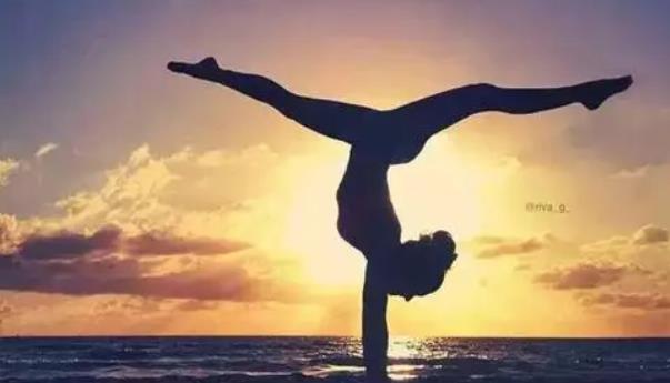 瑜伽好还是健身好，女人长期练瑜伽的危害