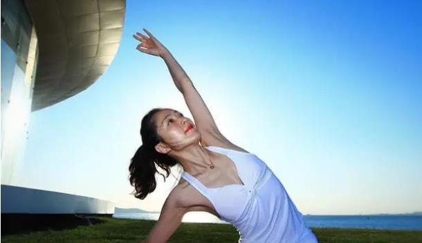 缓解孕妇腰疼瑜伽动作，缓解腰疼的8个瑜伽
