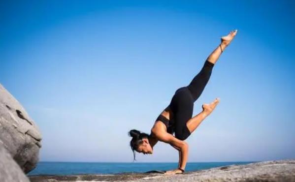 什么瑜伽动作可以瘦肚子，瑜伽瘦肚子最有效