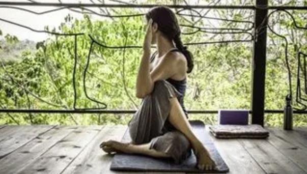 瘦身瑜伽动作带图片，怎样练瑜伽能减肥图片